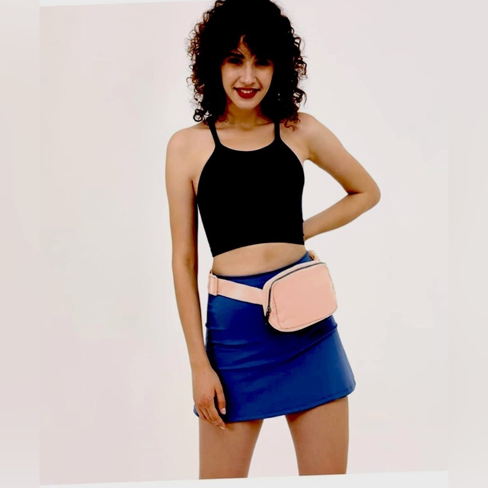 NWT- THE JULIA BAG
Pink rose fanny pack
Soft vegan leather
comes with dust bag